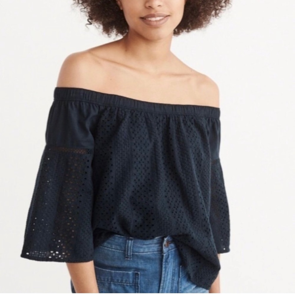 ABERCROMBIE & FITCH NAVY BLUE OFF THE SHOULDER TOP SIZE (M)